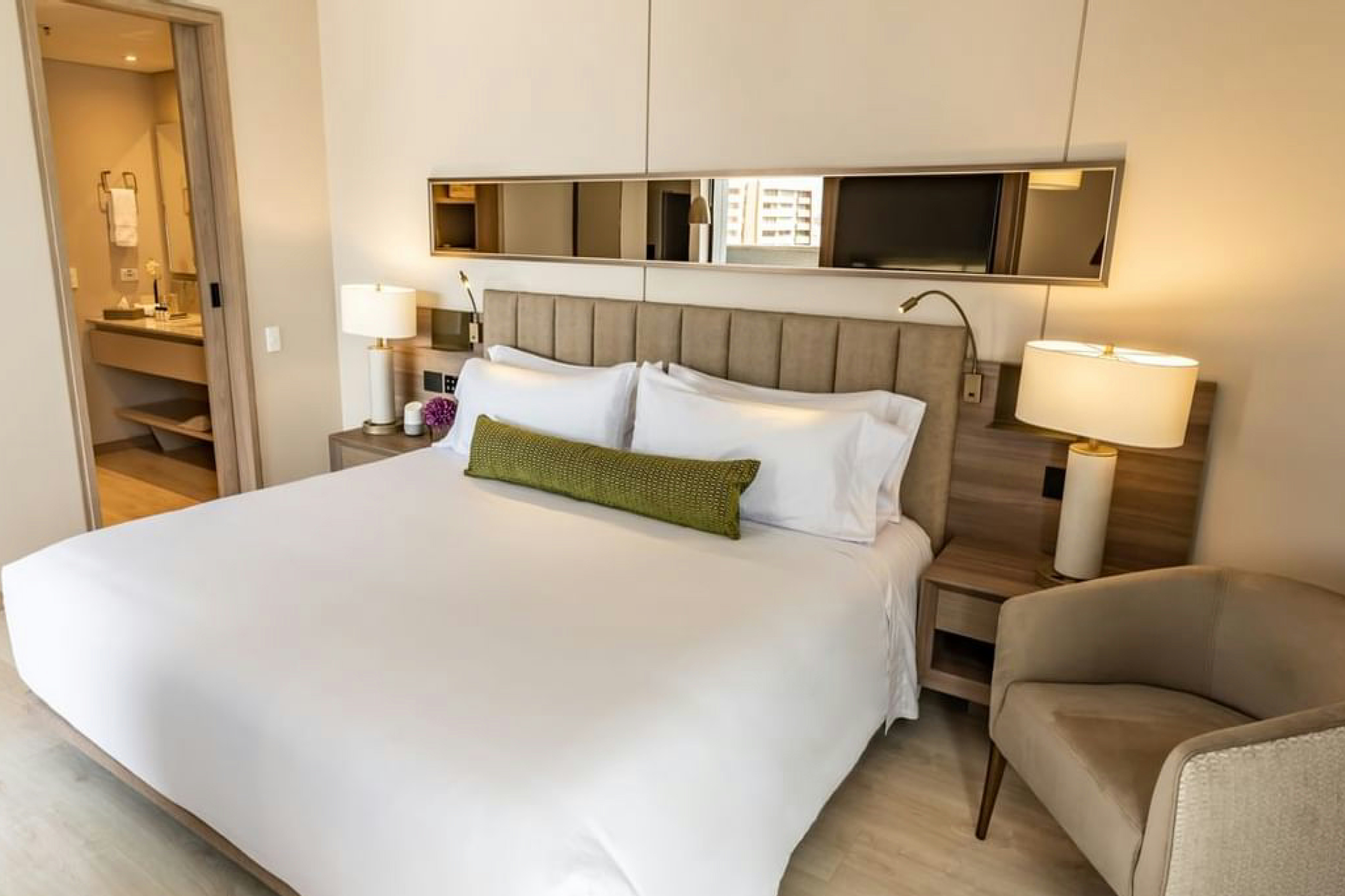 York Medellin, Curio Collection by Hilton 14/60