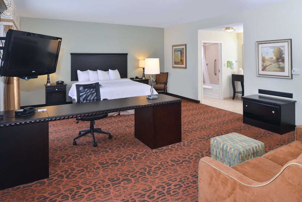 Hampton Inn Pecos 43/45