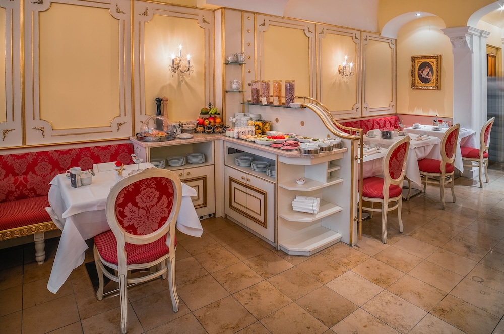 Schlosshotel Romischer Kaiser 29/32