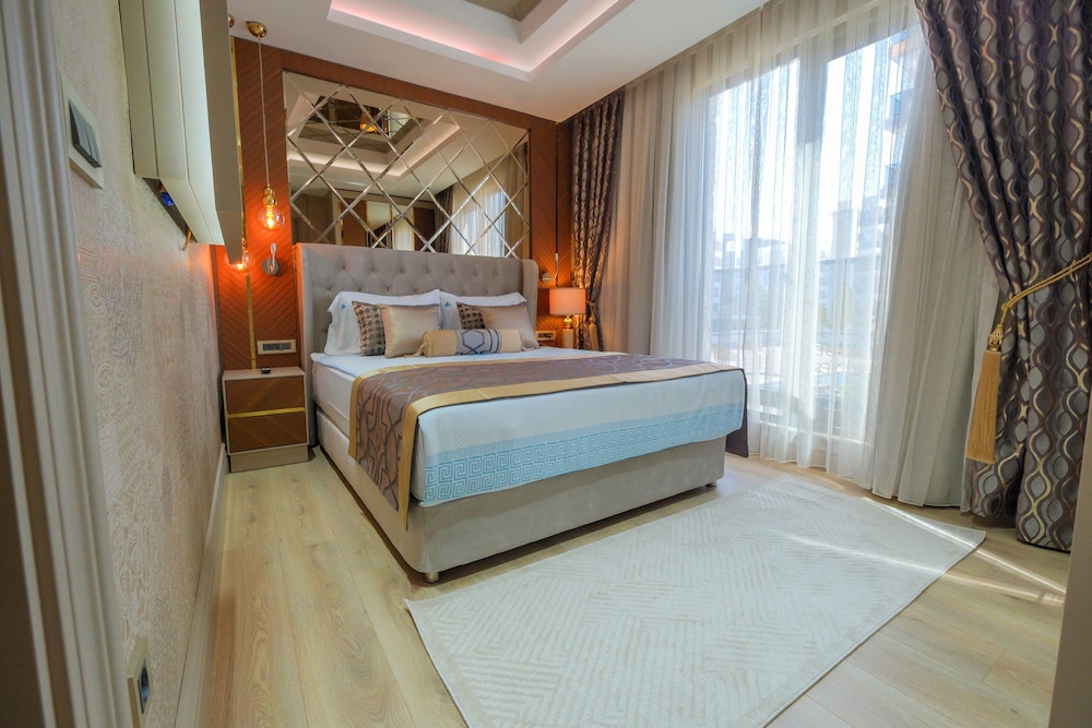 Elysium Deluxe Suites 8/50