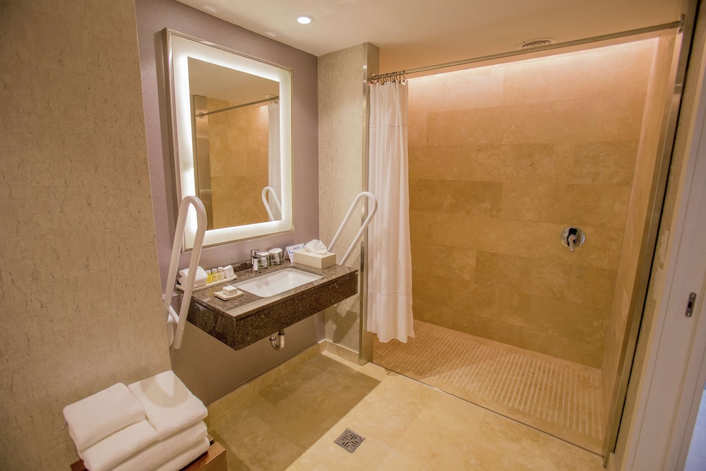 Hilton Pilar 24/80
