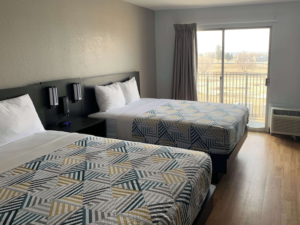 DELUXE, 2 DOUBLE BEDS, KITCHENETTE