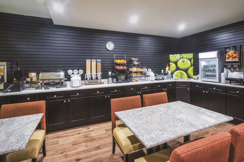 La Quinta Inn & Suites Brooklyn Central 13/17