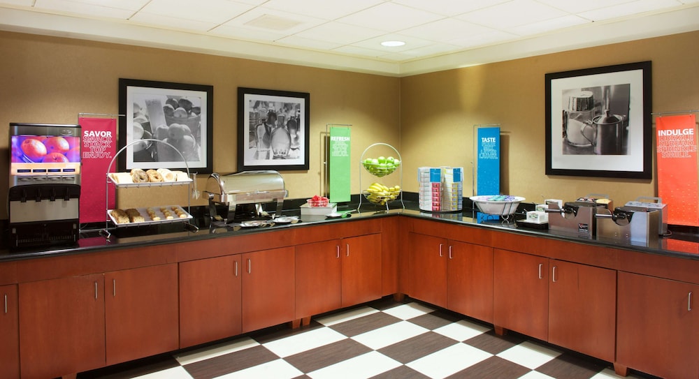 Hampton Inn and Suites Pittsburgh Meadow Lands 10/47