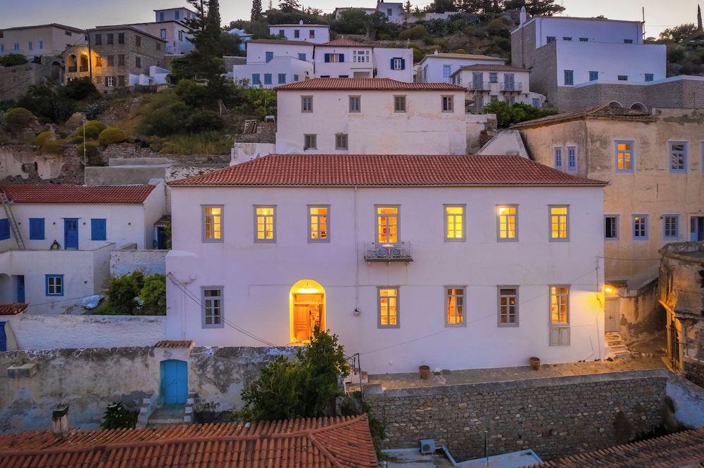 Hydra Hotel 1/53