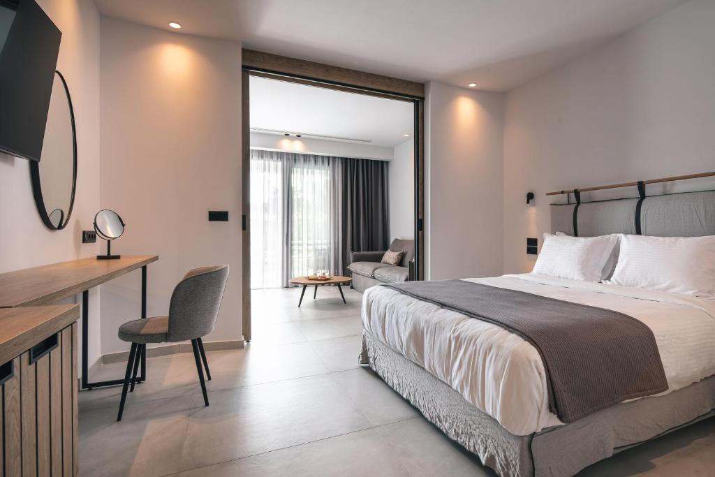 Lagomandra Beach Hotel and Suites 24/71