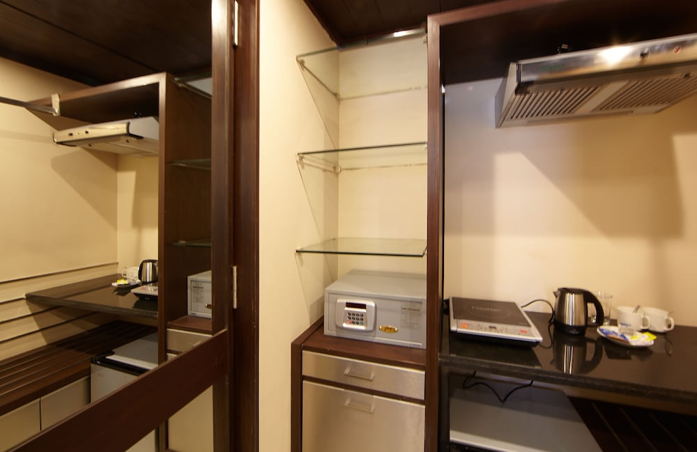 Golden Fruits Business Suites 22/26