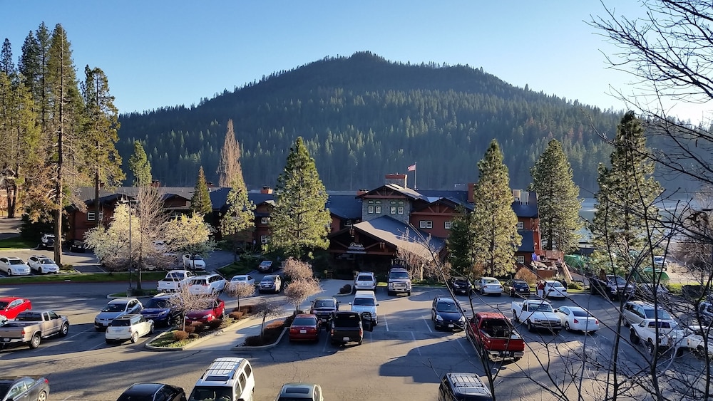 The Pines Resort 43/47