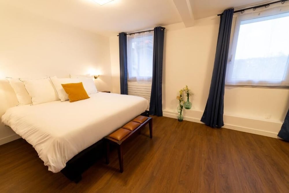 Standard, Triple, 1 King and 1 Single Beds, La Coudraie - Marne La Vallee Val D Europe 2/5