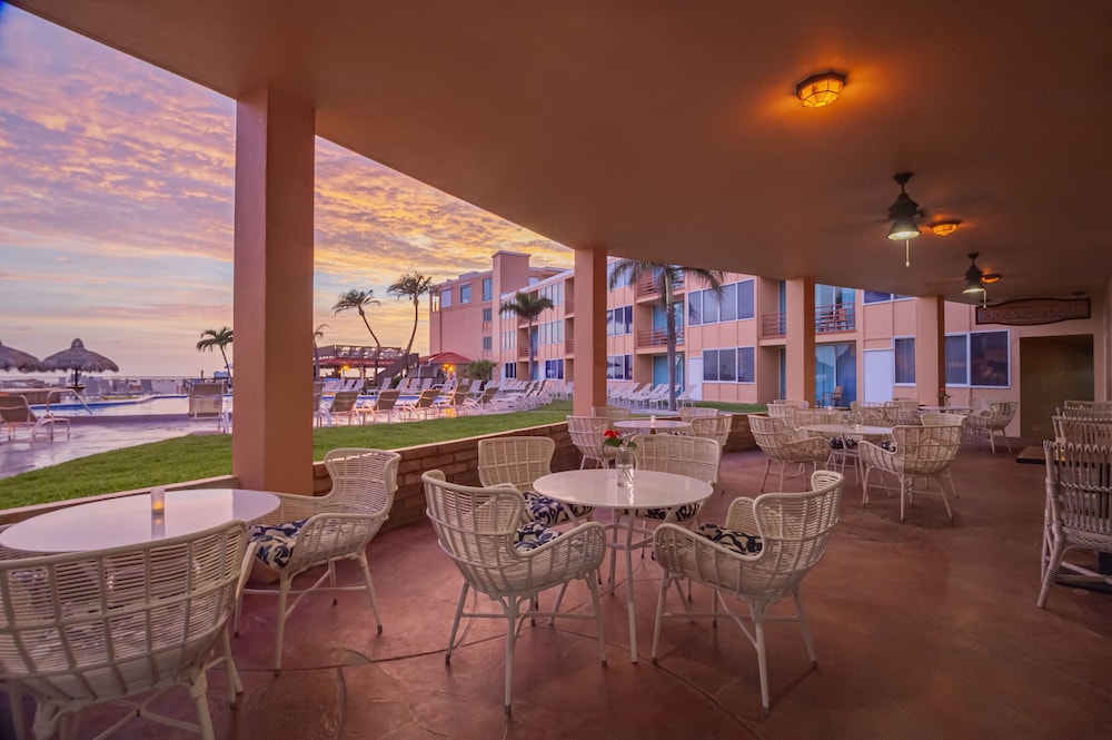 Dolphin Beach Resort 36/61