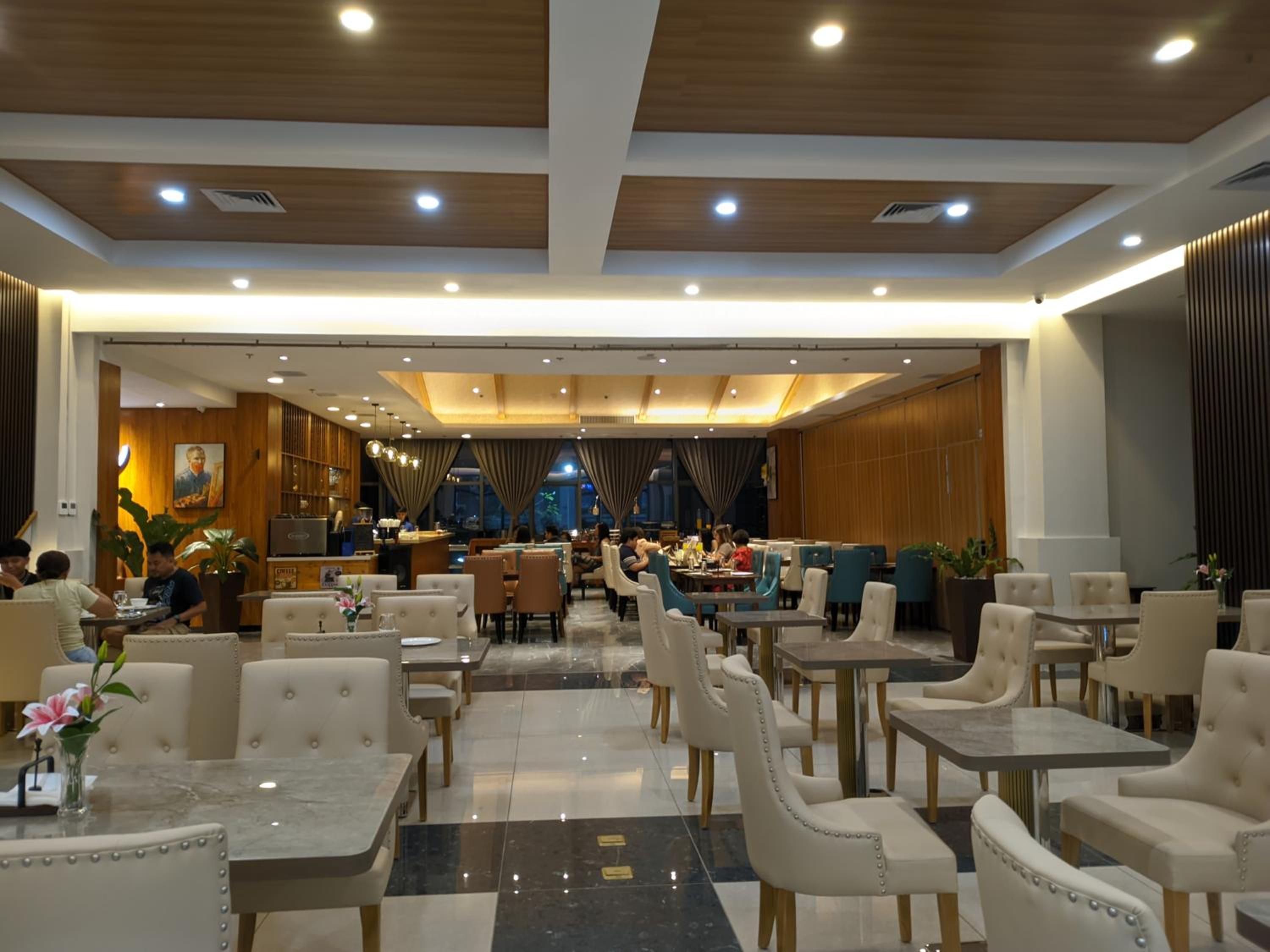 Lotus Blu Hotel Naga 27/36
