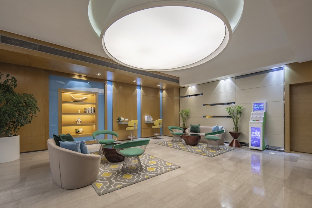 Holiday Inn Express New Jinqiao 25/35