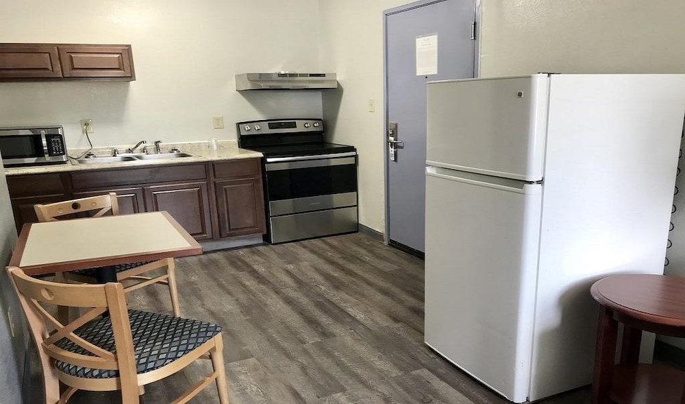 Palace Inn & Suites - Newport News/Jefferson Ave 11/13