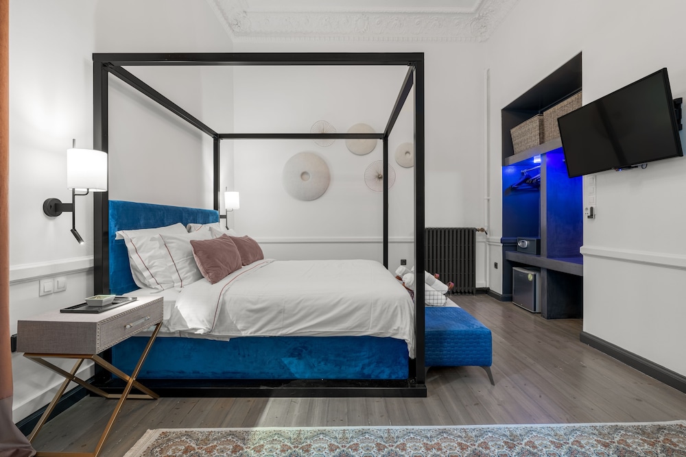2Mazi Suites 14/47