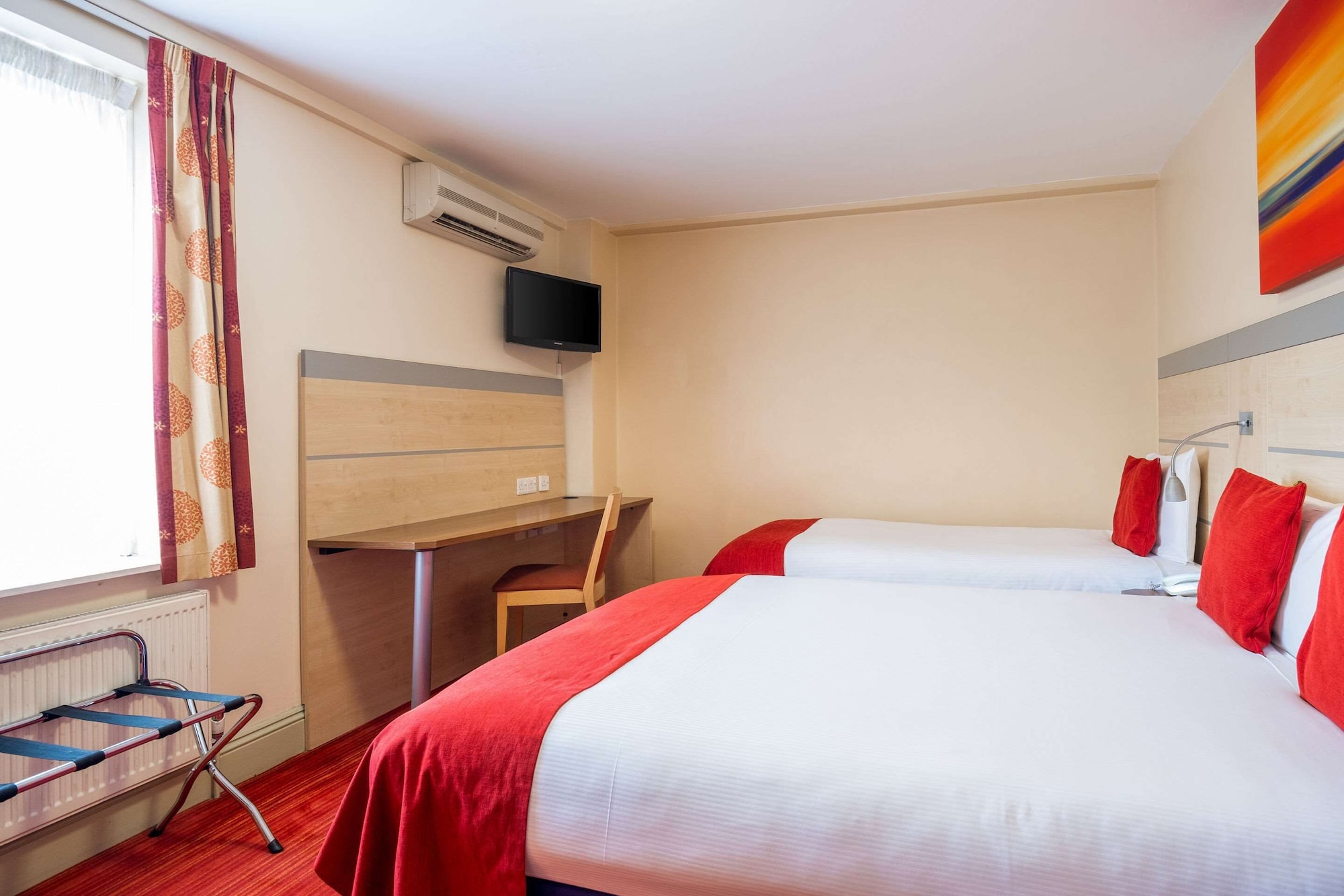ROOM, DOUBLE BED