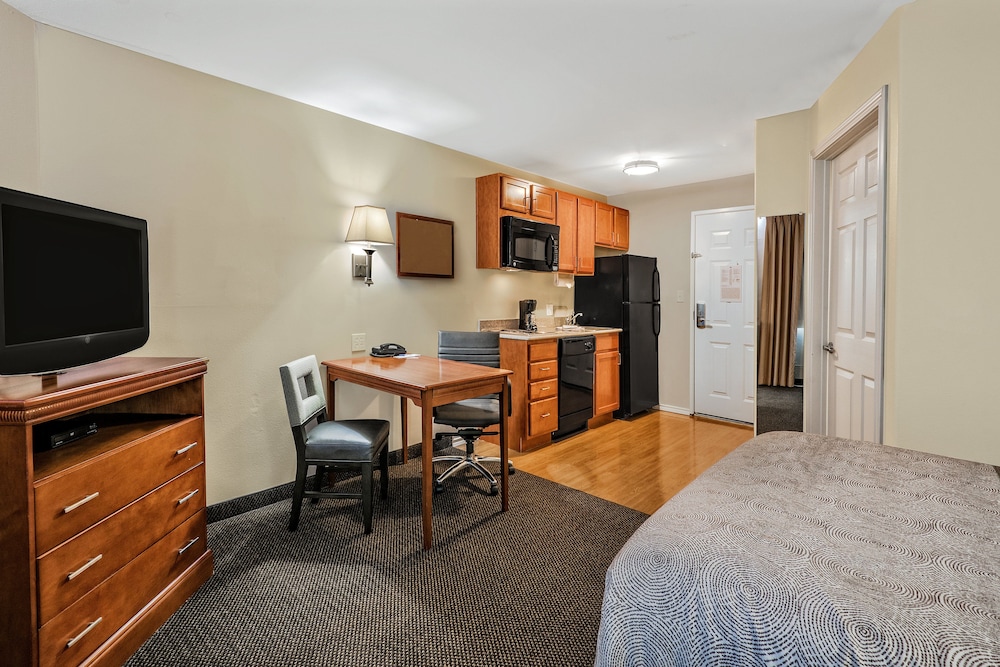 Candlewood Suites Galveston 23/53