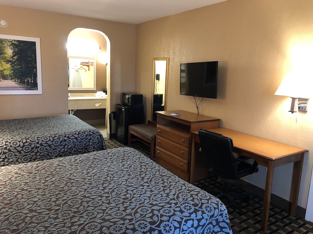 Days Inn By Wyndham Columbus 35/54