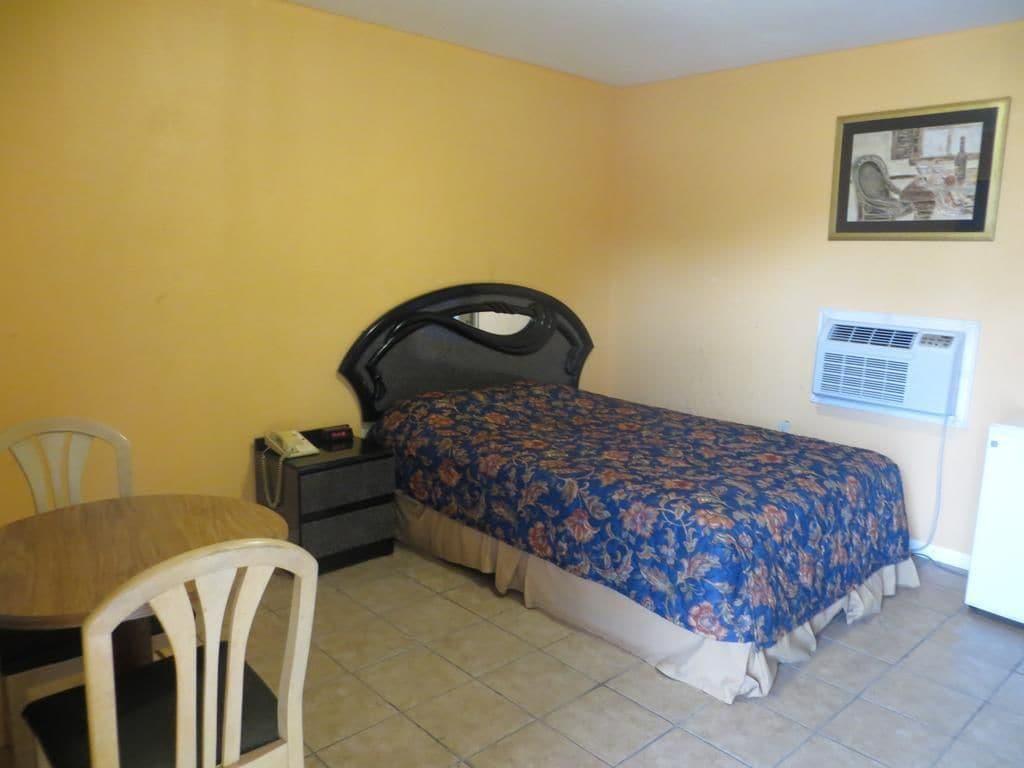 Travel Inn & Suites 9/23
