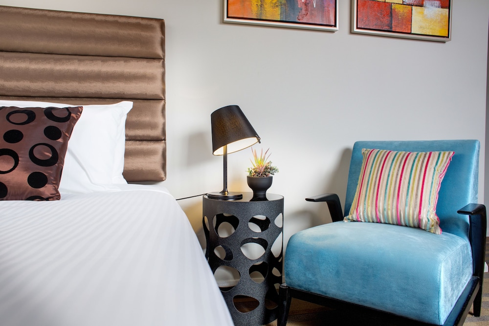 57 HOTEL 13/46