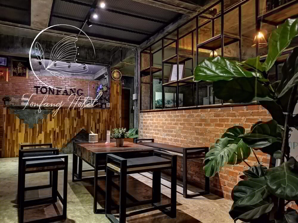 Tonfang Hotel 40/49