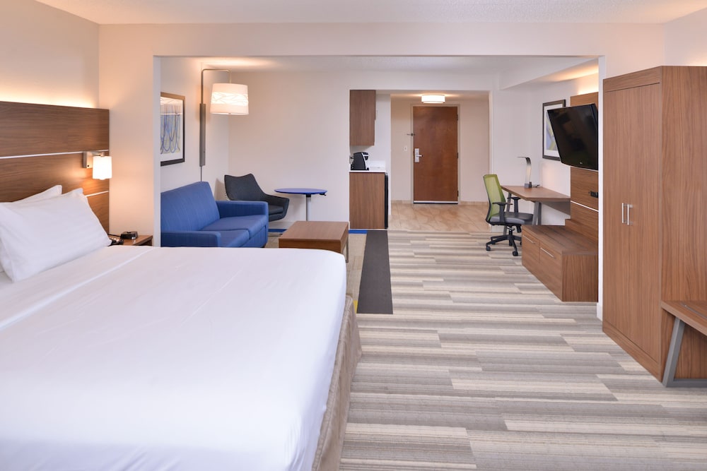 Holiday Inn Express Hotel and Suites Indianapolis Downtown Convention Center Area 20/48