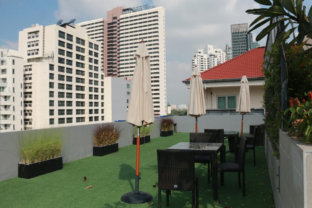 Dazzle Residence photo5