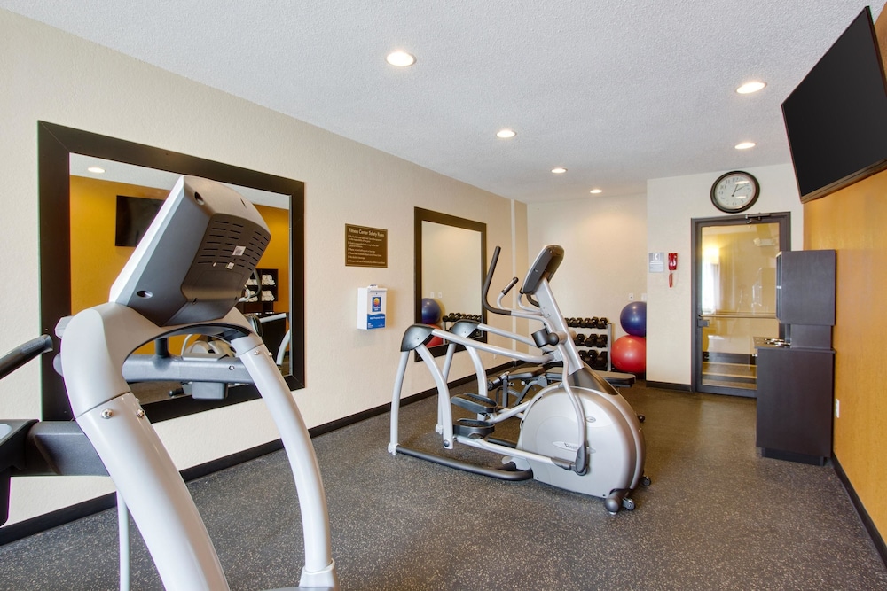 Comfort Inn & Suites Bellevue - Omaha Offutt AFB 21/42