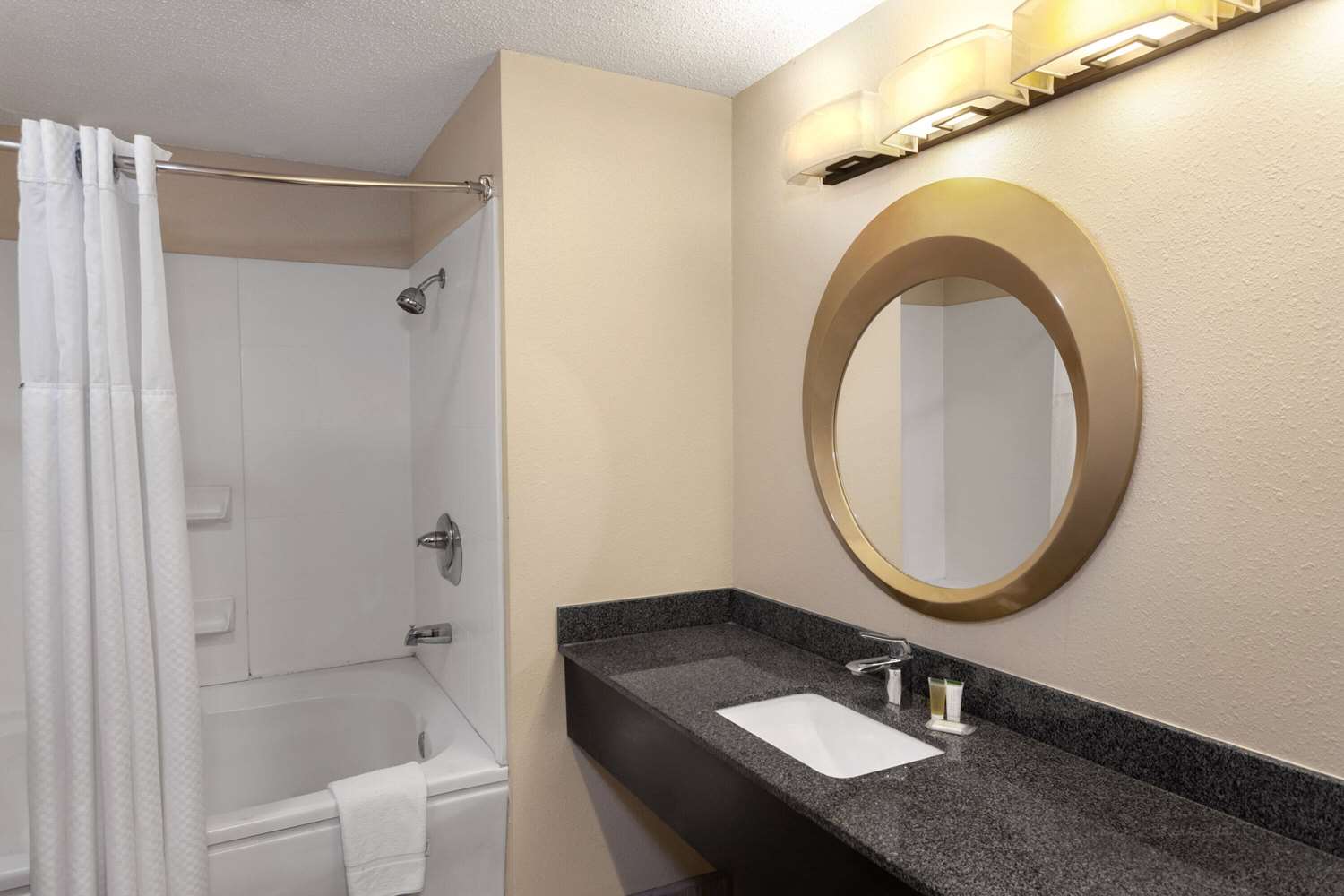 Super 8 by Wyndham Copley Akron 13/15