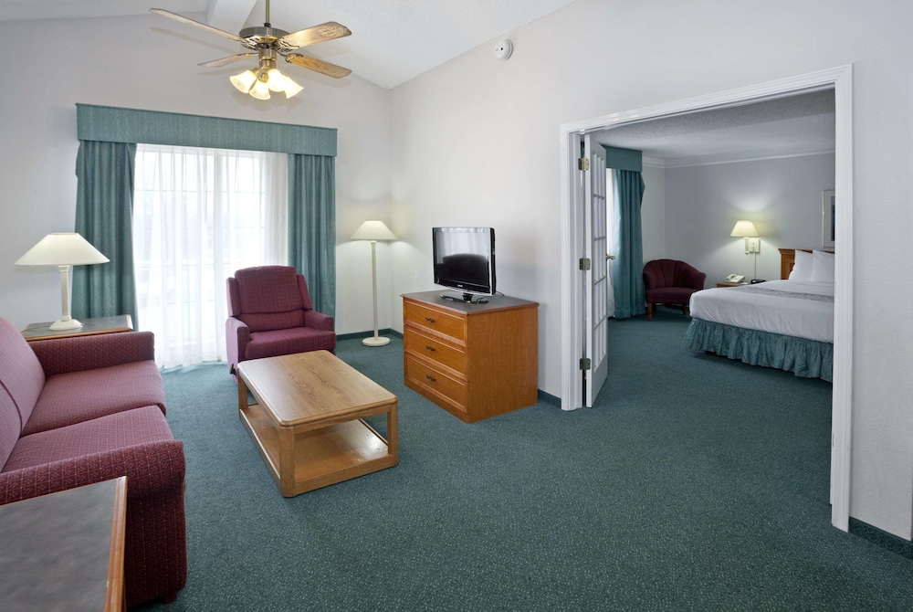 La Quinta Inn Omaha West 23/29