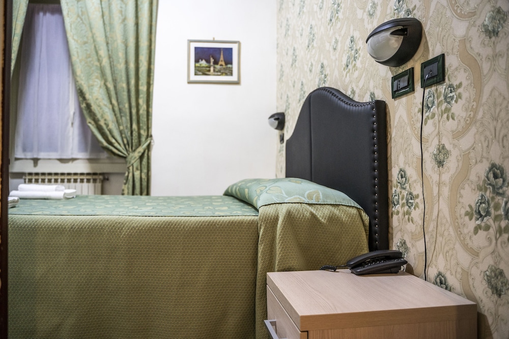 Hotel Ferrarese Roma 29/49