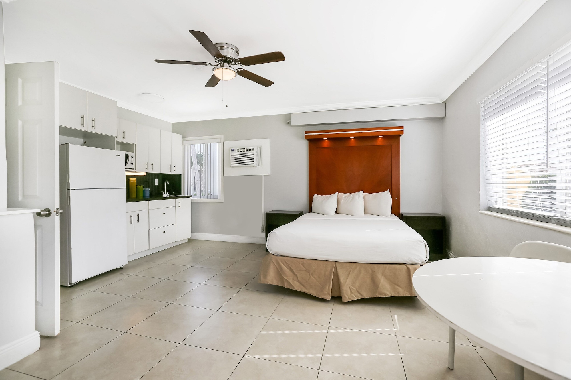 SUPERIOR, KING BED, OCEAN FRONT