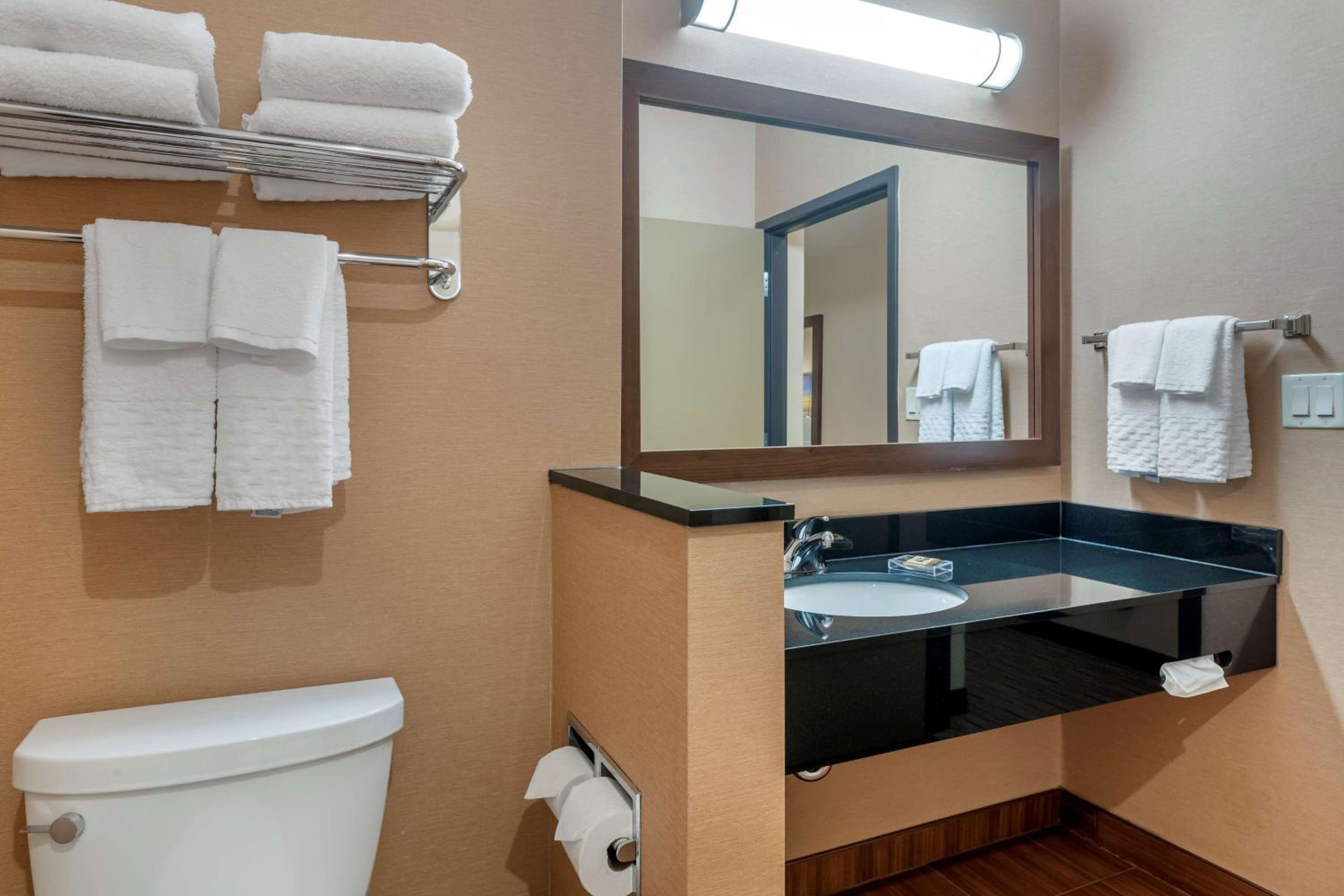 Room, Queen Bed, Best Western Plus Bathurst Hotel Suites 3/3