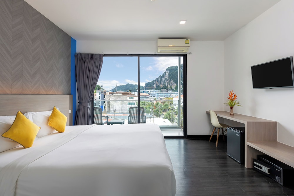 DELUXE PARTIAL SEAVIEW