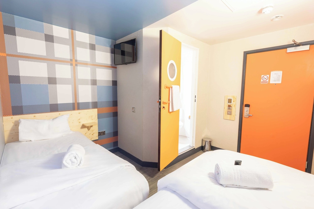 Basic, Twin Beds, No Window