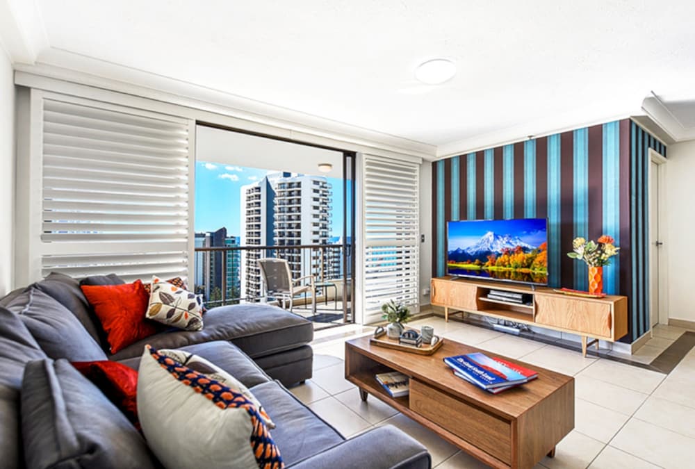 Surfers Century Oceanside Apartments 23/50