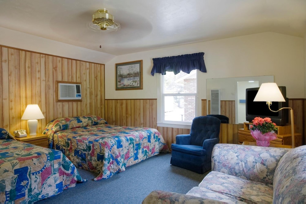 Lazy J Ranch-Americas Best Value Inn 38/52