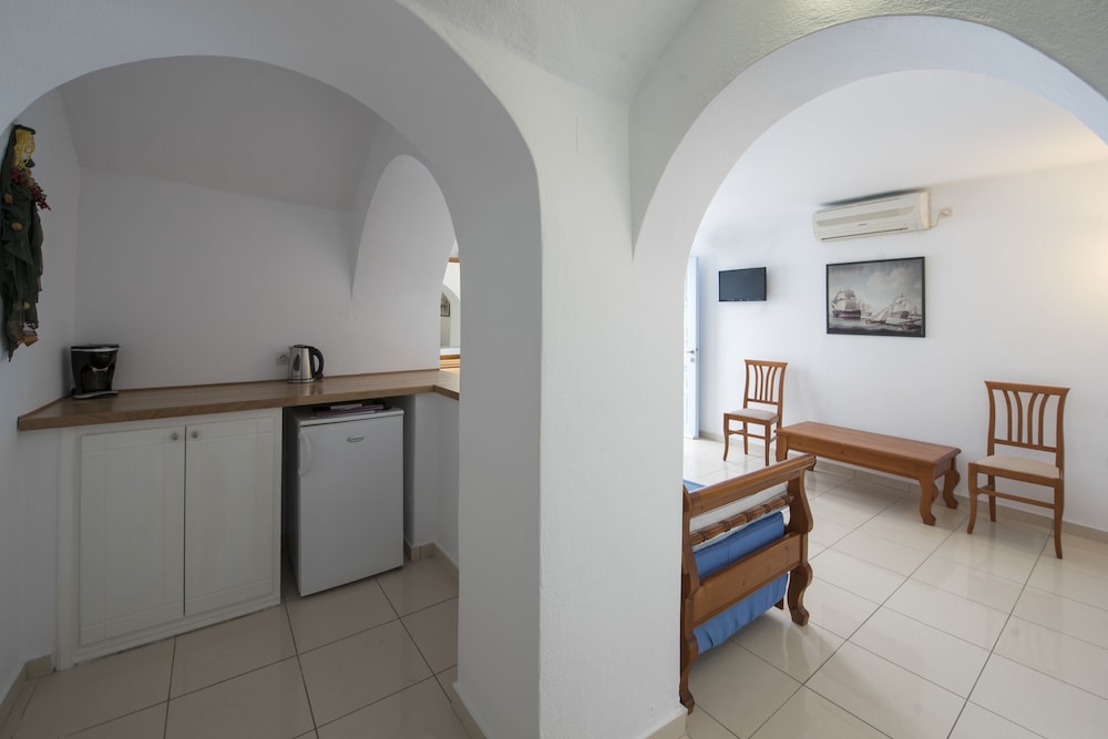 Kastro Suites 4/78