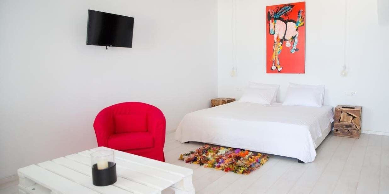 غرفة ديلوكس بسرير كوين بشرفة، Bellou Suites 2/3