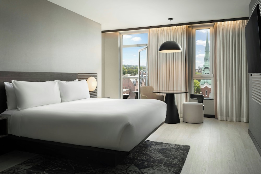 AC Hotel Burlington 7/50