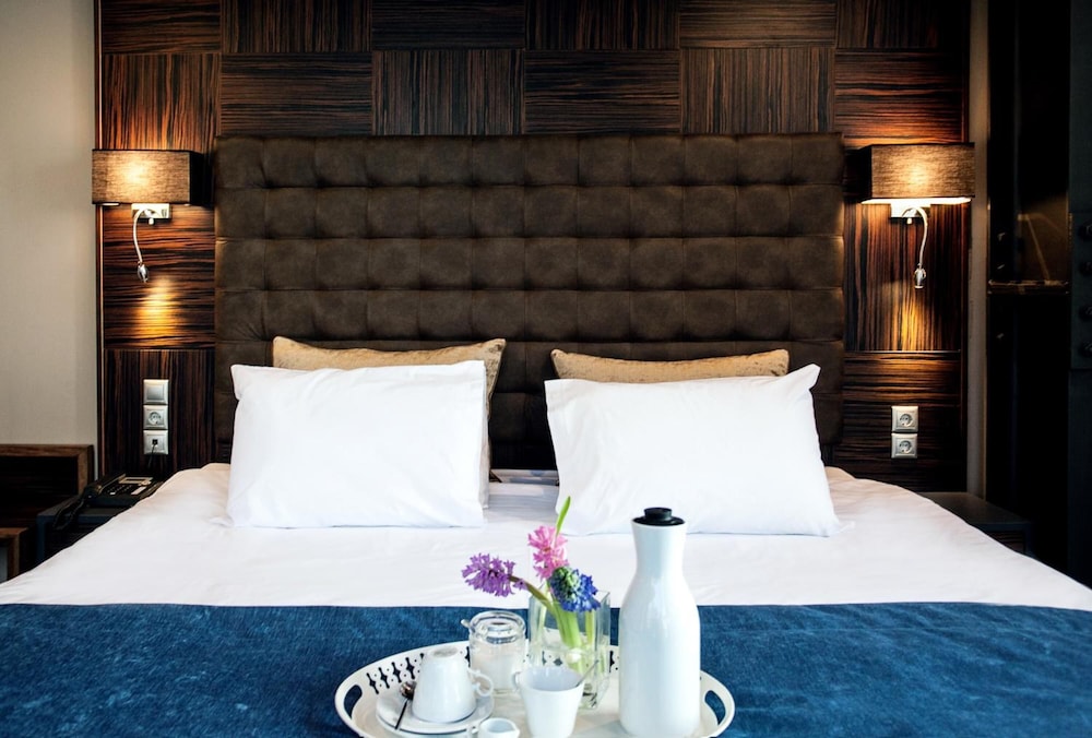 Diamond Suites 28/64