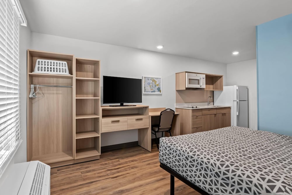 WoodSpring Suites Palm Springs - West Palm Beach, FL 25/44