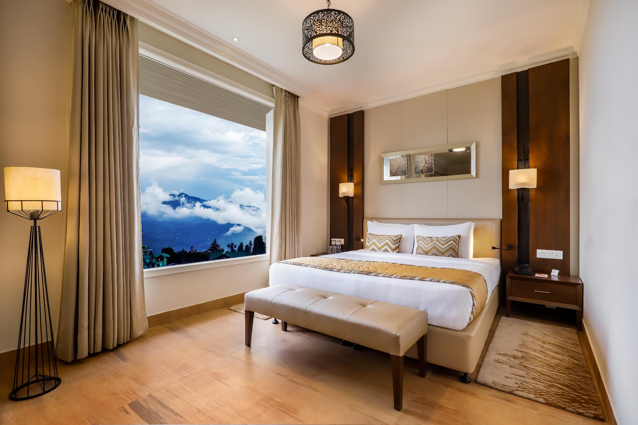 Super, Deluxe, King Bed, Valley View