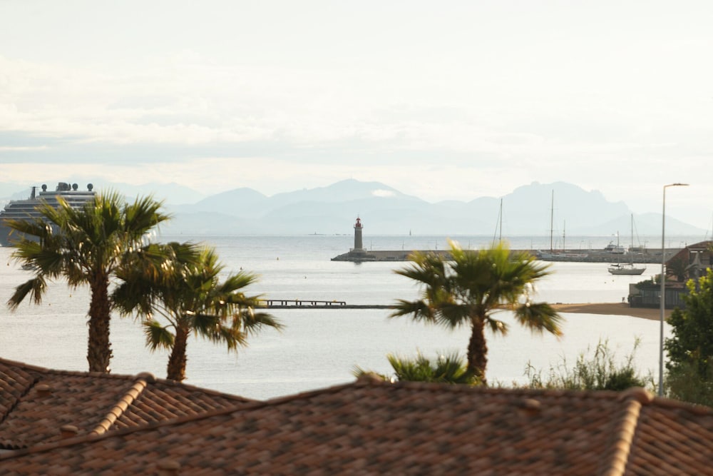 Kube St Tropez Hotel 70/74