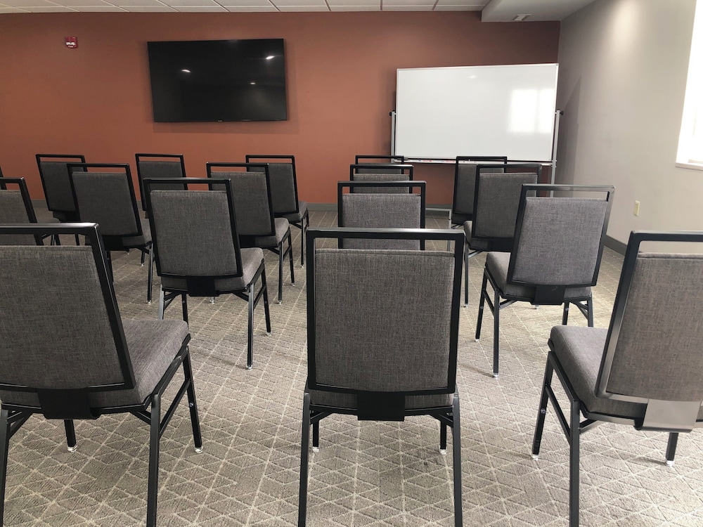 Candlewood Suites Fort Wayne by IHG 37/50