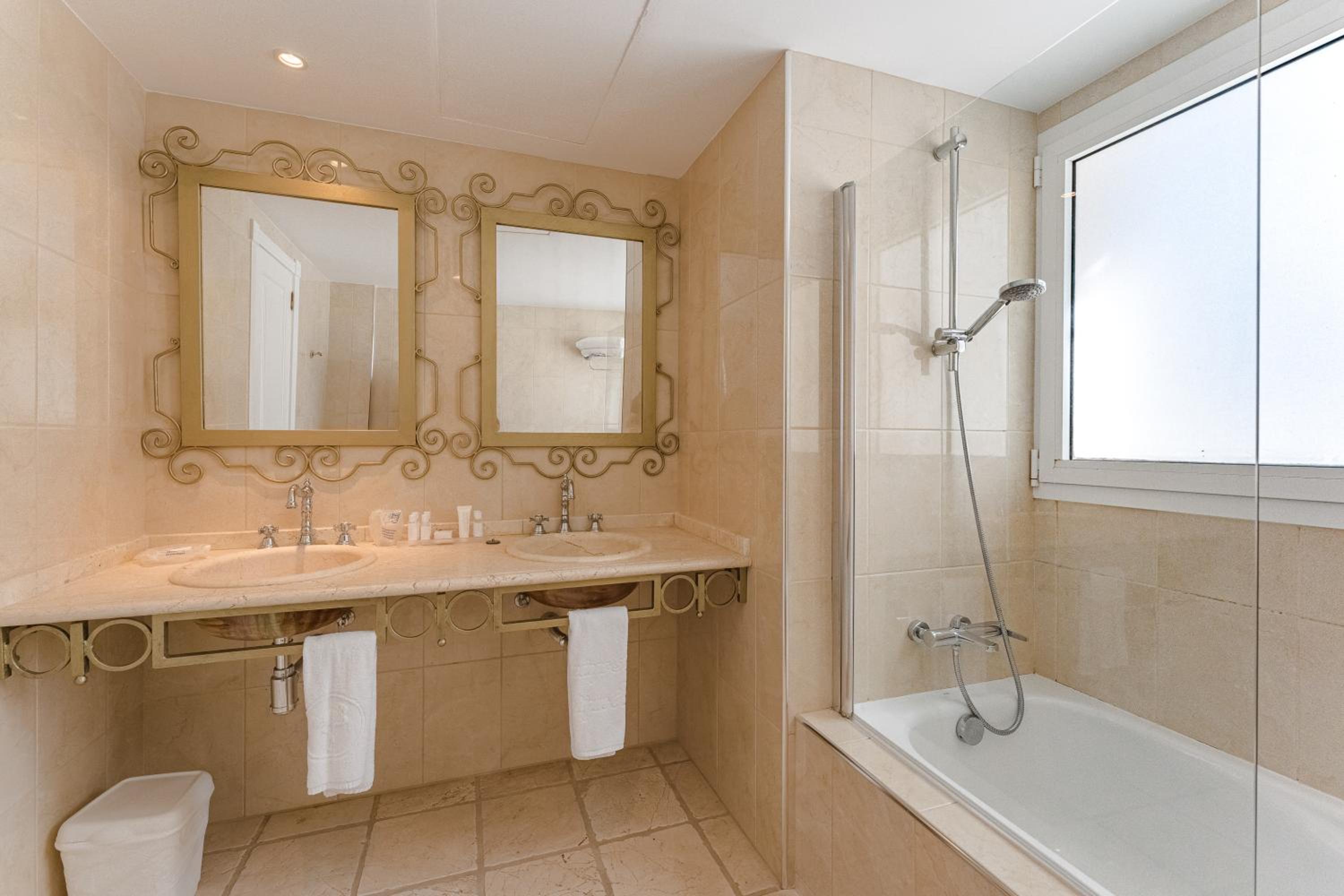 جناح سوبيريور بجاكوزي، Flamingo Suites 4/6