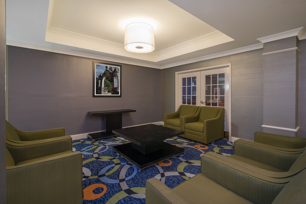 Holiday Inn Express Hotel Suites Easton 44/63