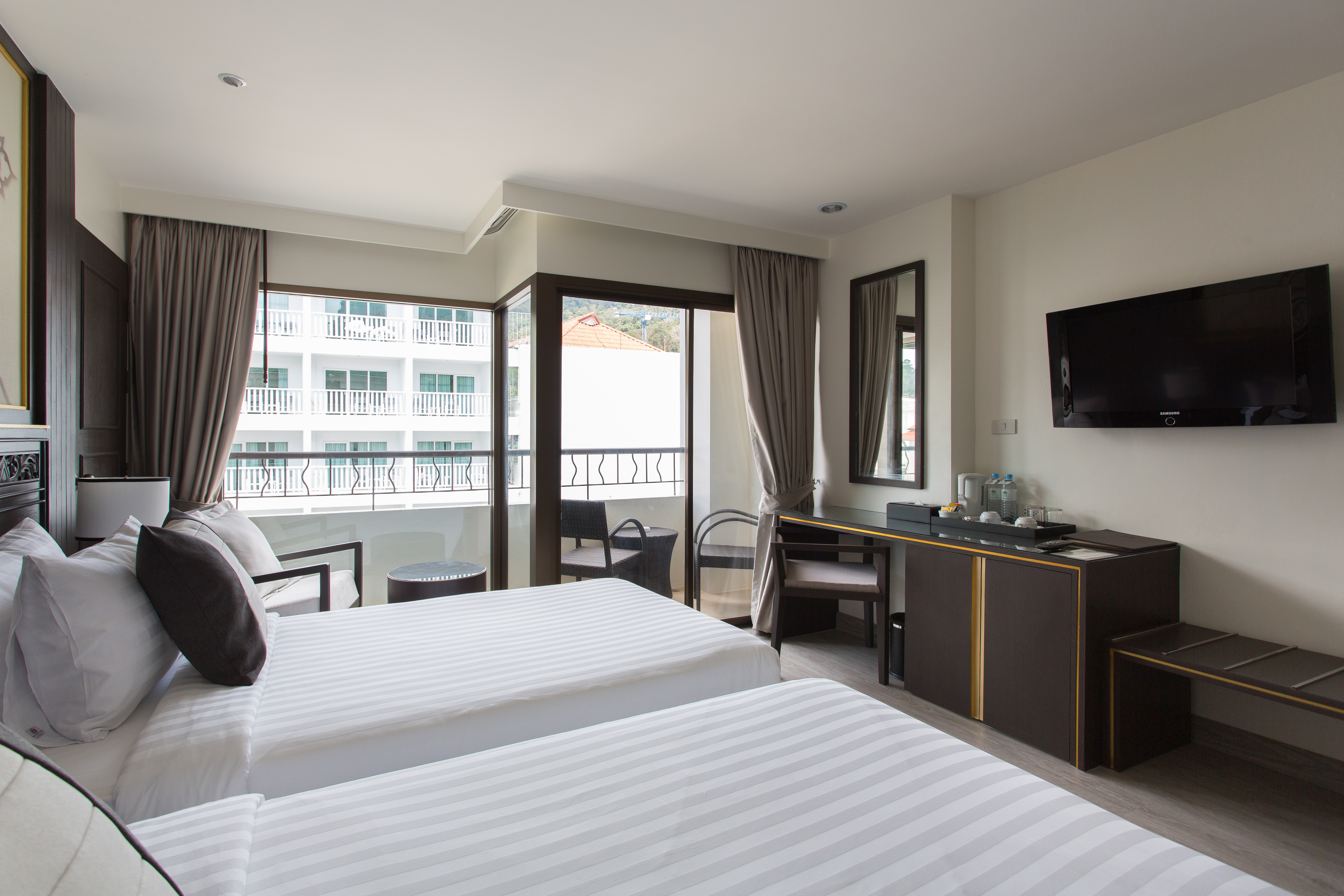 SUPERIOR, DOUBLE OR TWIN BED