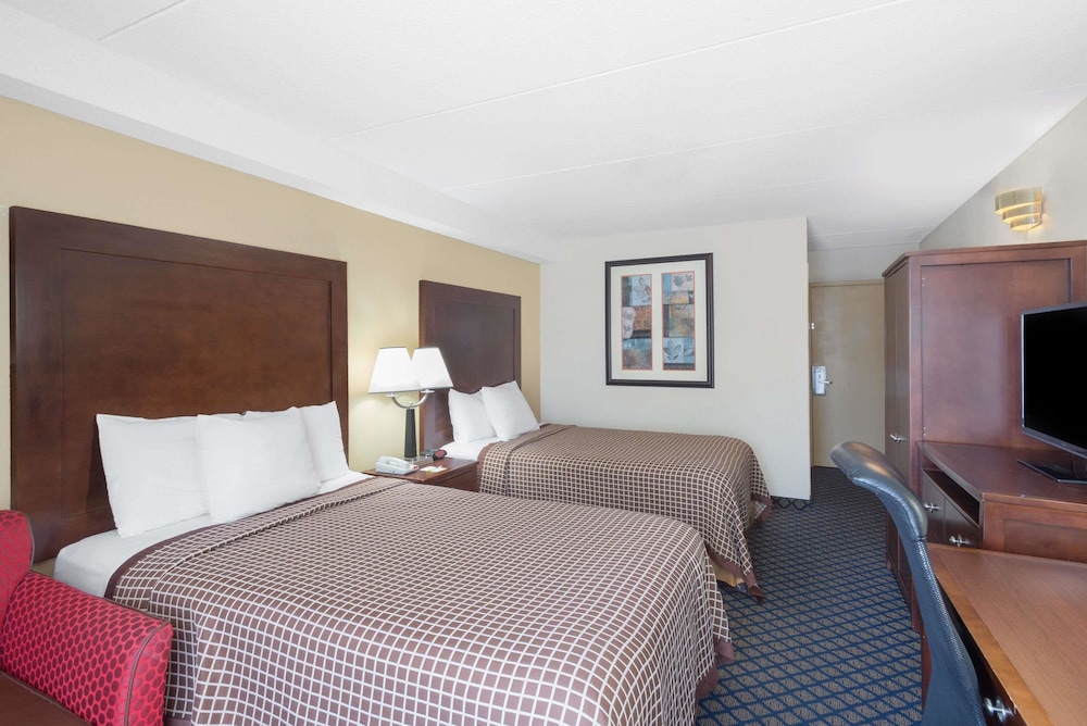 Days Inn by Wyndham Geneva/Finger Lakes 8/17