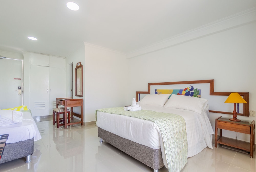 Family, 2 Double and Twin Beds, Garden View