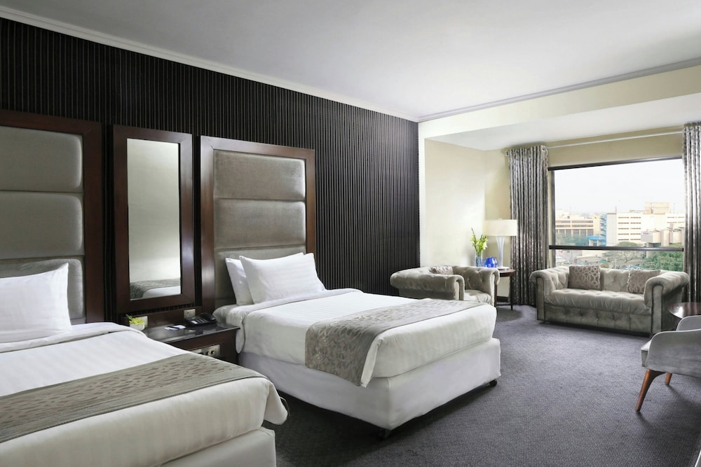 CLASSIC, TWIN BEDS, CITY VIEW